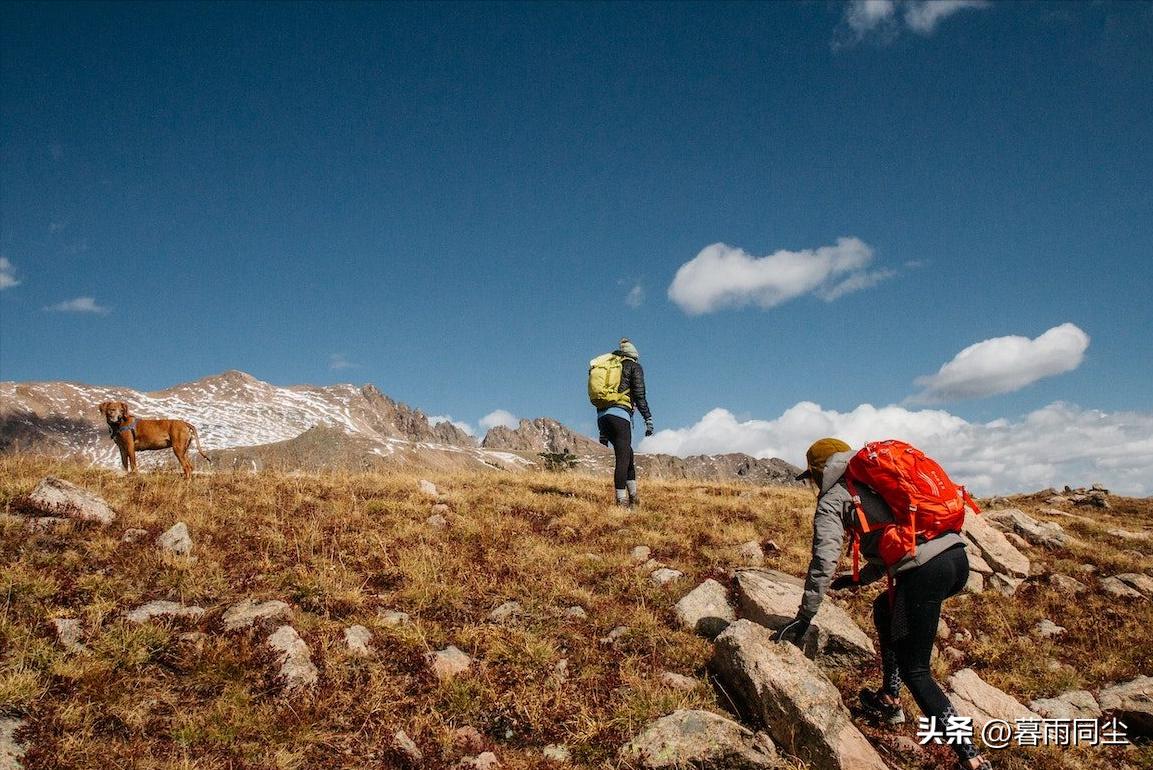 登山徒步正确的行走姿态,徒步登山技巧视频教程