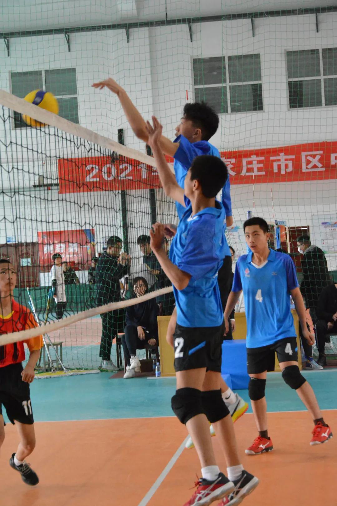 获奖荣誉奖牌,足球冠军领奖碎步庆祝