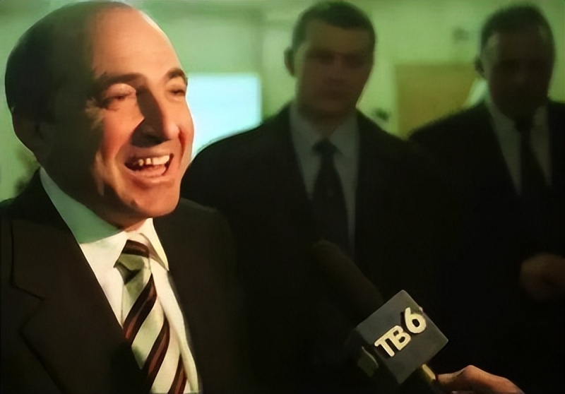 老梁讲解普京收拾寡头,普京如何收拾寡头的