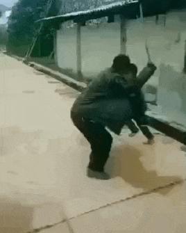 车上鼓掌得了性病，保险公司气疯了