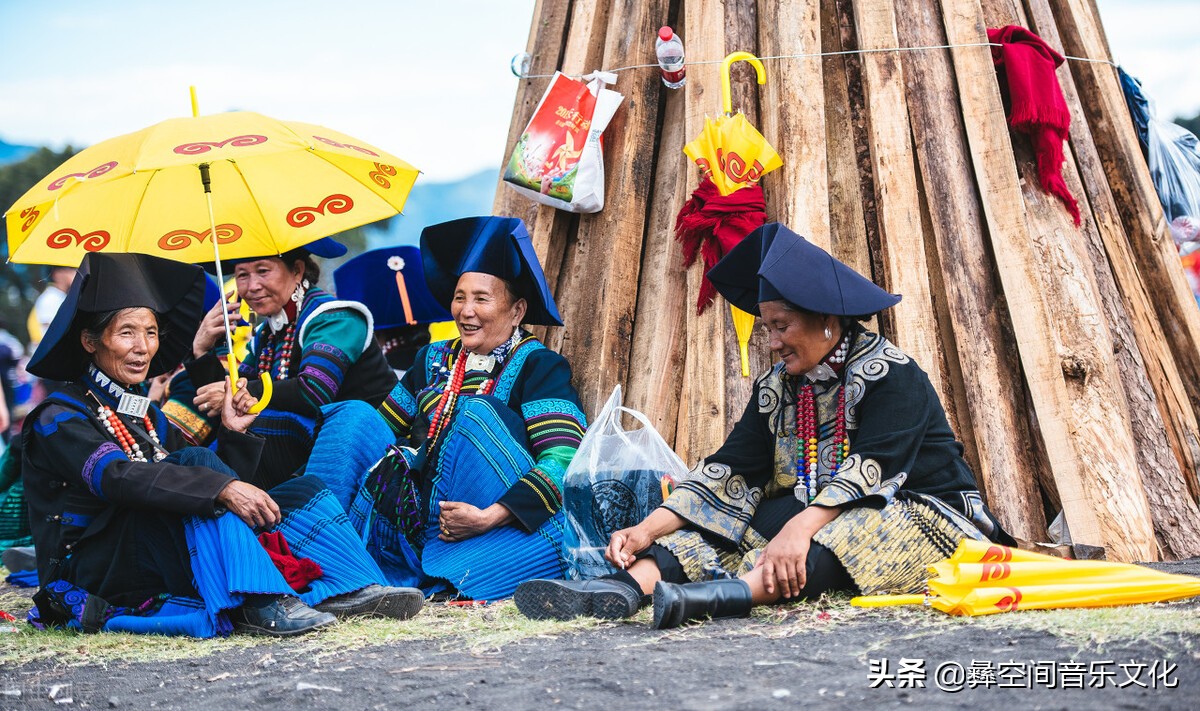 各地彝语对比,彝语文字是通用的