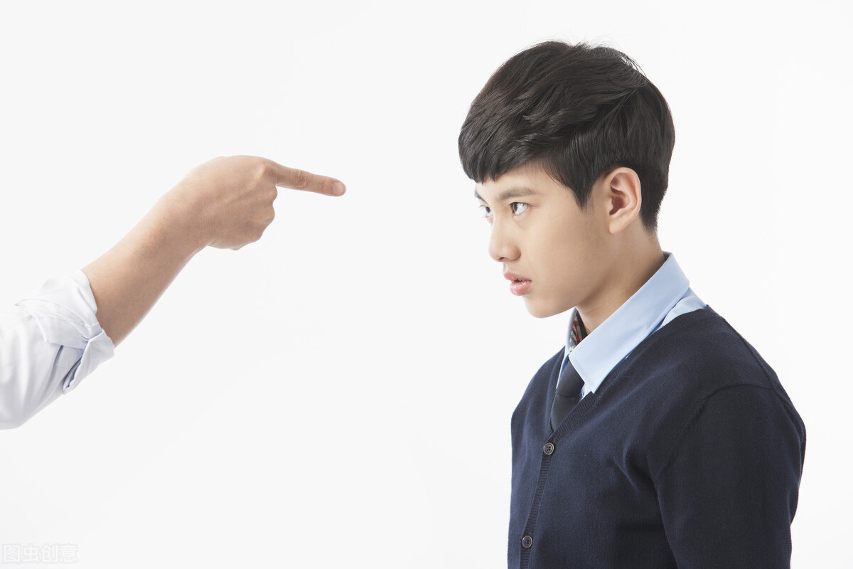 青春期孩子和父母吵架了怎么办,青春期两孩子吵架父母该怎样教育