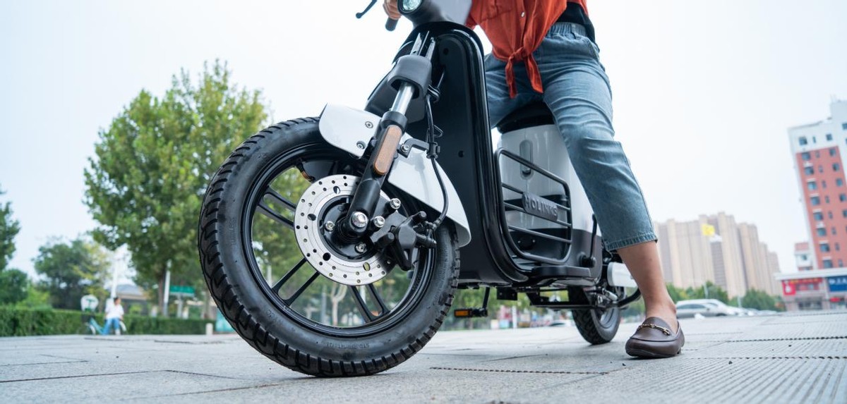 摩灵moi电动车银色,摩灵moi电动车视频