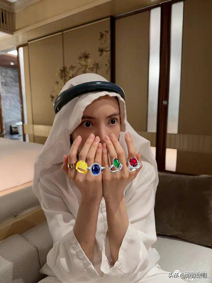 金晨模仿卡塔尔小王子自拍,金晨模仿卡塔尔王子自拍引热议