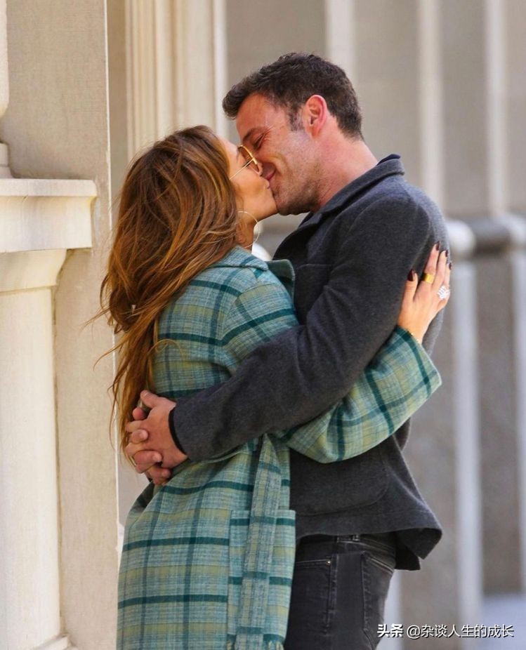 娶我吧！（翘臀珍）珍妮佛罗培兹、班艾佛列克在游艇上放闪