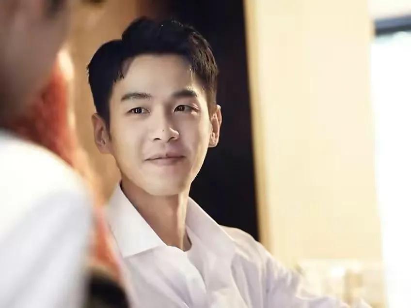 十大迷人小眼男星，一个比一个帅气，论样貌肖央第五，张若昀第二