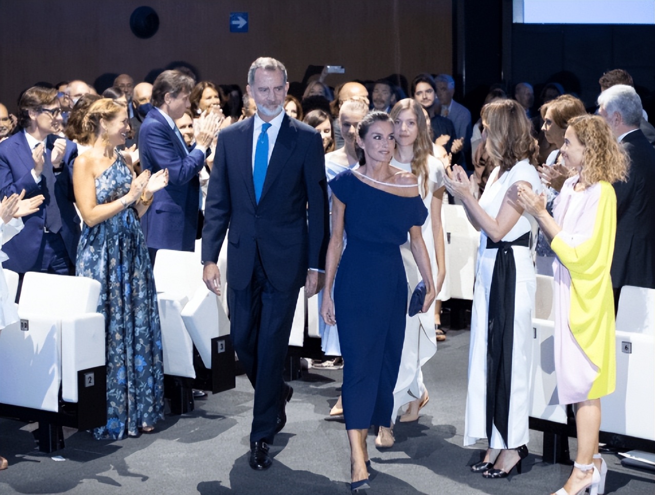 莱蒂齐亚穿长裙,莱蒂齐亚出席活动