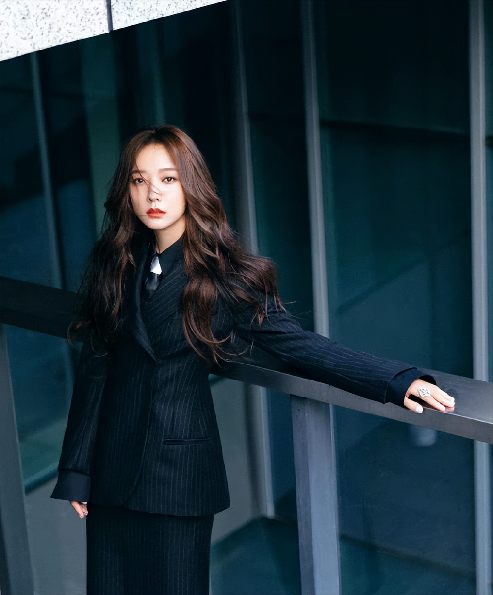 殷桃出席活动的造型,殷桃出席活动服装