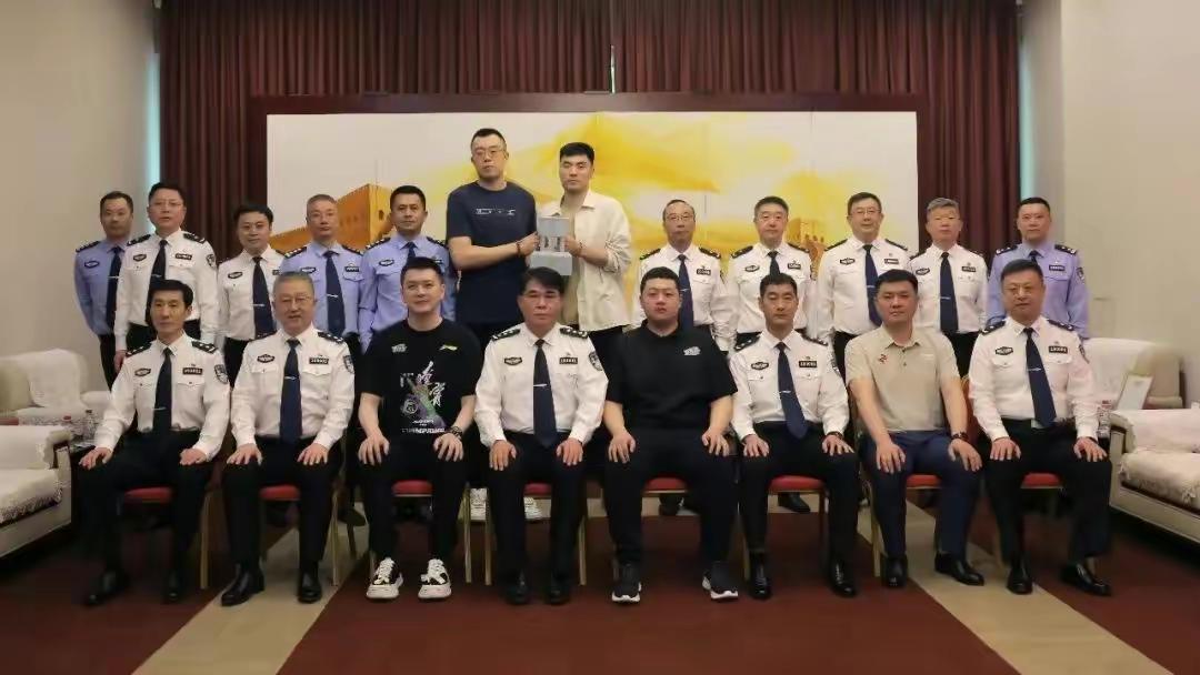 杨鸣和徐杰对位,cba徐杰抢断北京中锋精彩视频