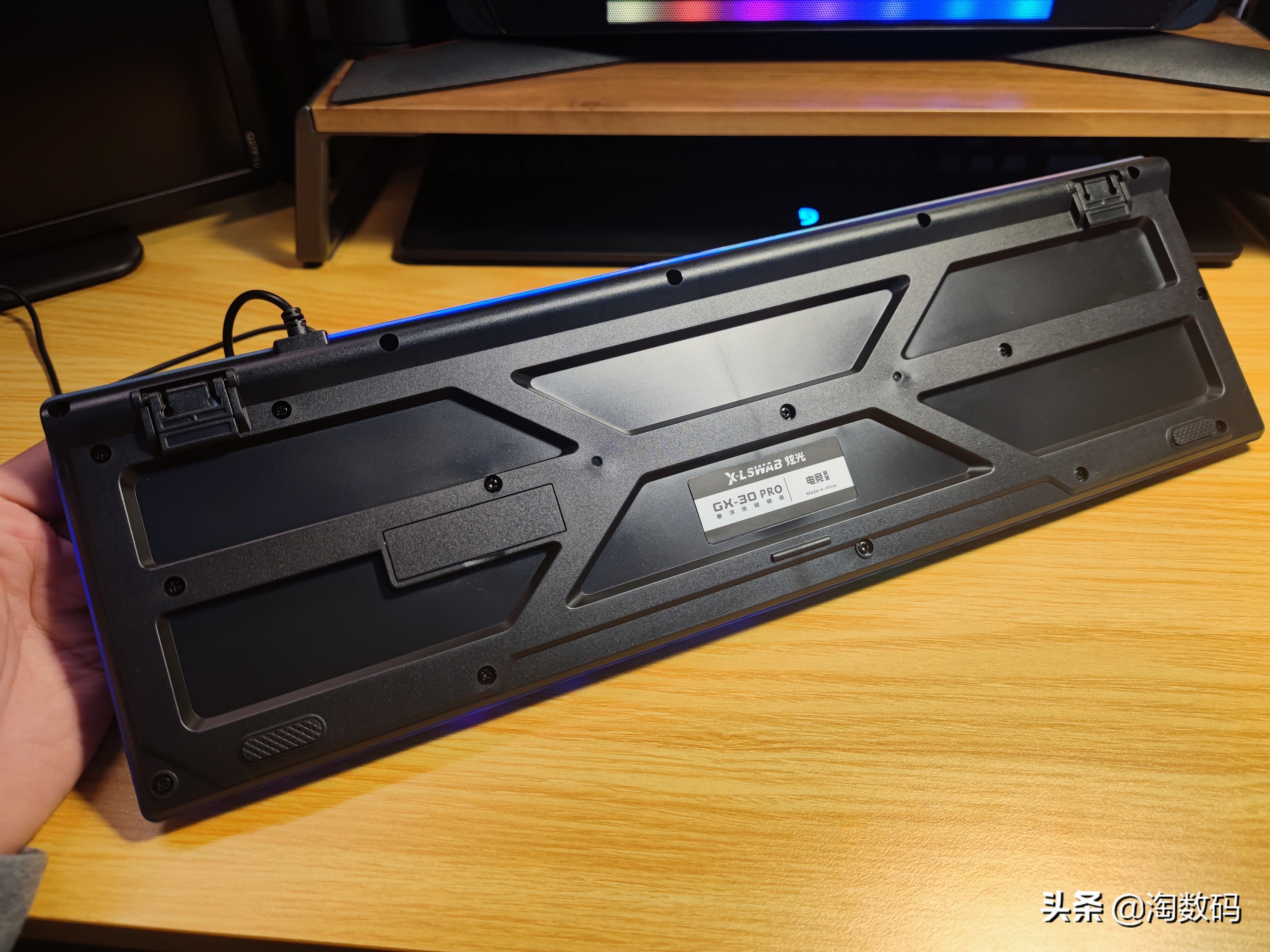 红轴rgb灯机械键盘推荐100元以内,50元的青轴游戏机械键盘推荐