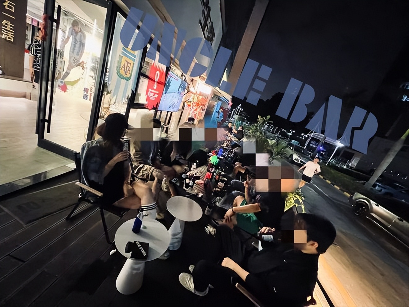 世界杯上拼尽全力的人,中年人为了世界杯有多拼