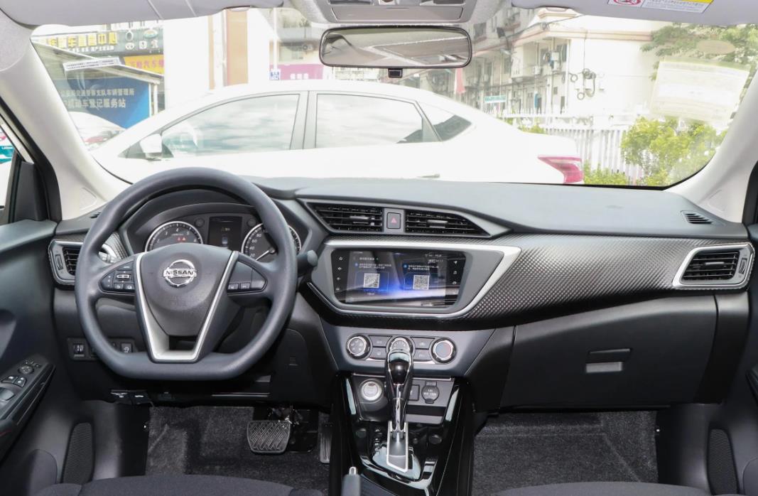 东风日产豪华老车,曾经的日产蓝鸟