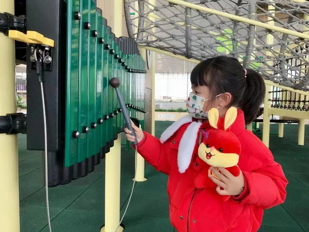 益阳妇联联合打造高铁站“儿童乐园”，小朋友在这里候车超暖超开心~