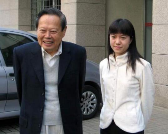 杨振宁教授和翁帆生活照,关于杨振宁教授与翁帆是否有孩子