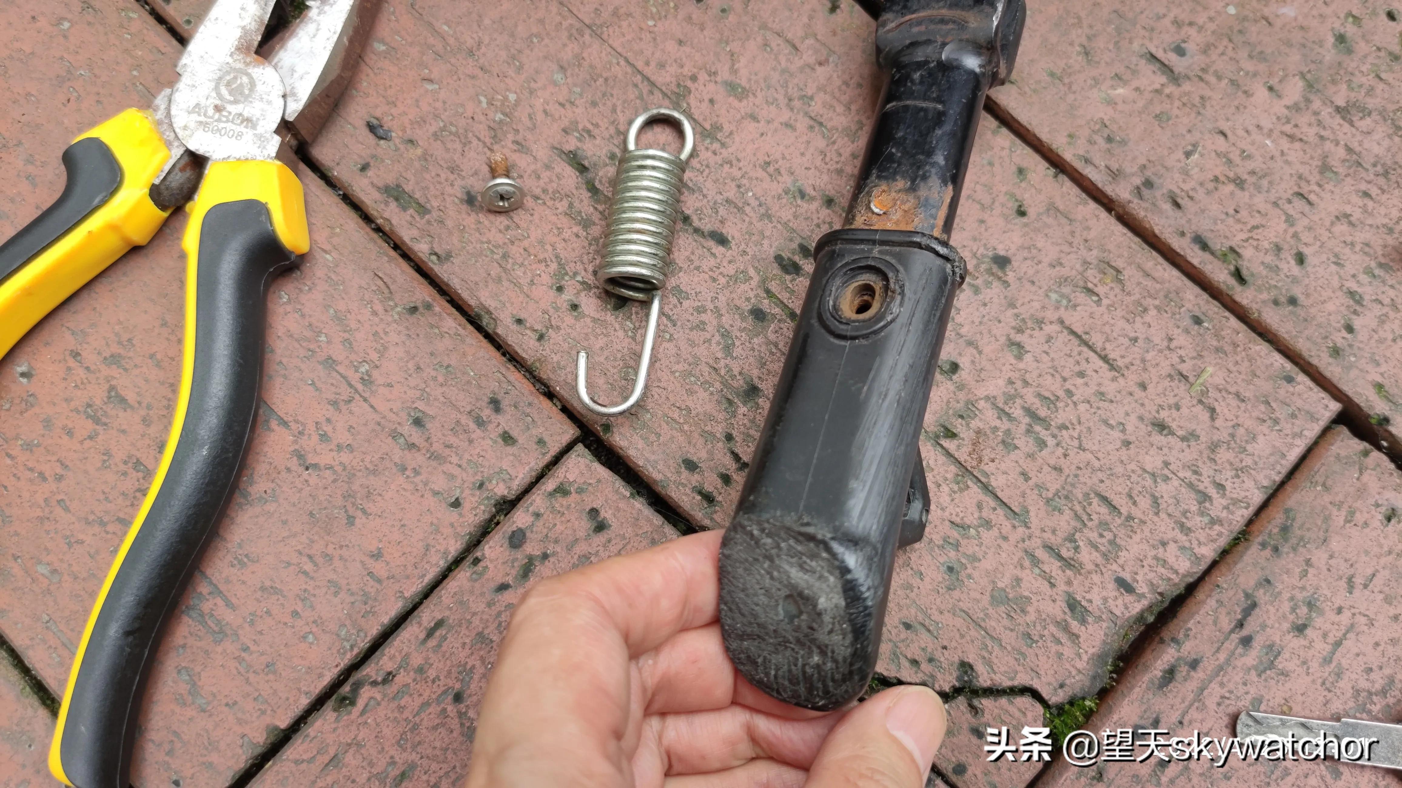 雅迪电动车脚撑安装,雅迪电动车侧脚撑的设计和维修