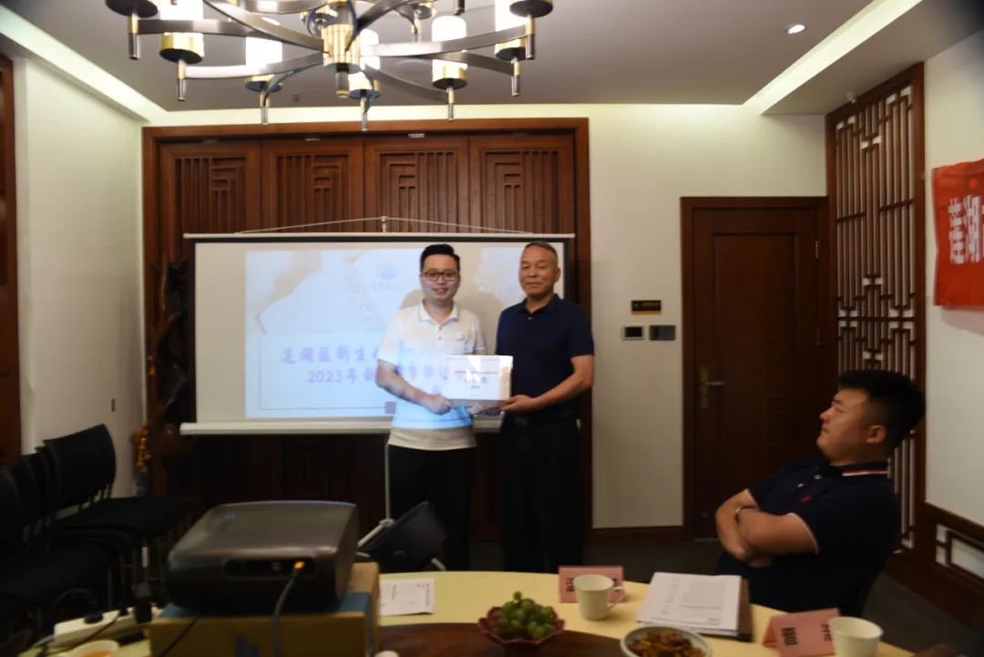 鑾叉箹鏁呬簨,鑾叉箹鍖烘柊鐢熶唬浼佷笟瀹惰仈璋婁細