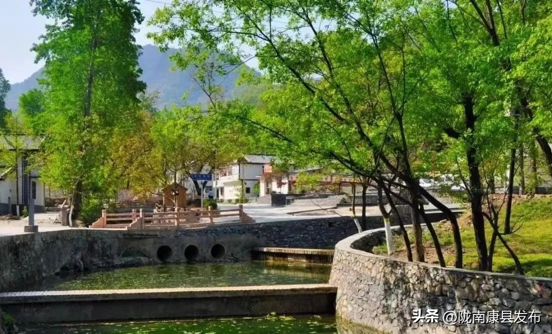 浜斾竴搴峰吇鏃呮父,浜斾竴搴峰吇搴﹀亣鏀荤暐