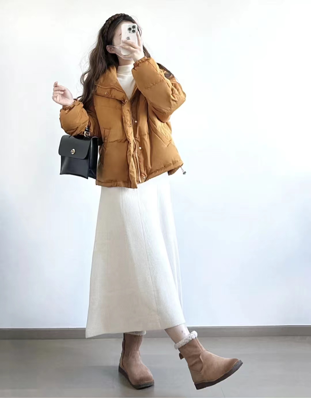 冬季穿什么颜色的羽绒服最百搭,流行的冬季羽绒服颜色搭配