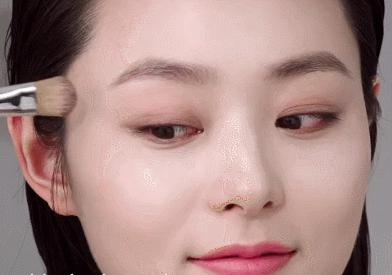 提高面部平整度化妆,如何把面部通过化妆变平整