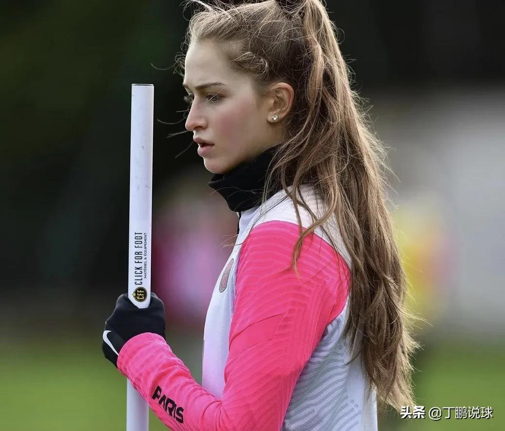 42岁足球球员阿方索,足坛黑白配