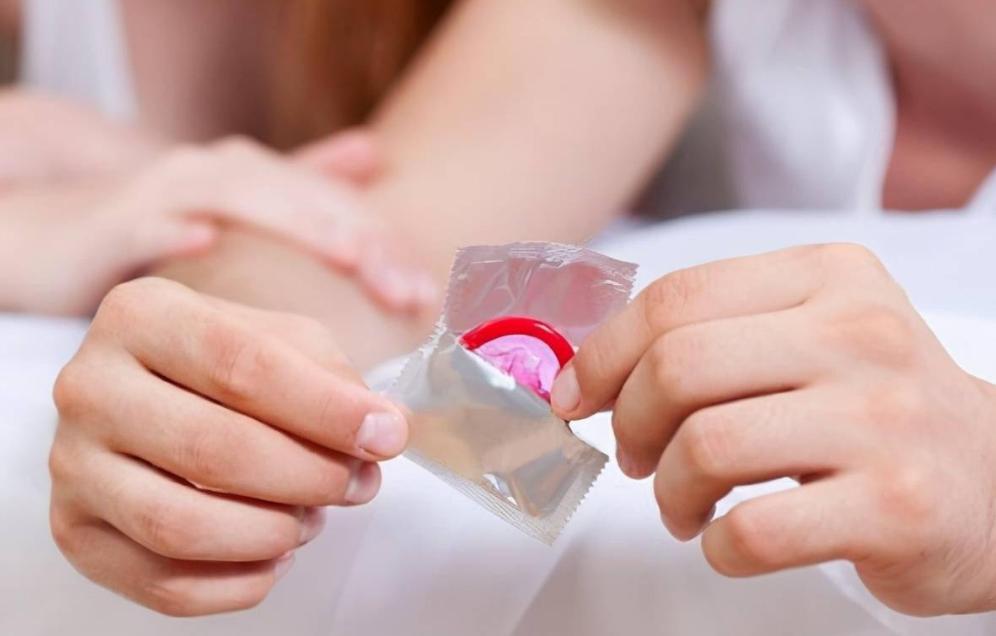 使用安全套，“套”上就完事？6个错误做法，不少男性还没意识到