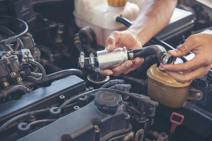 汽车小保养要换机油和哪些东西,汽车除了换机油还需要什么保养