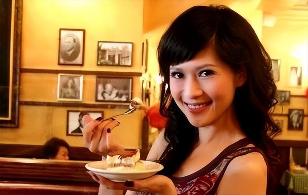 冯小刚恋上女主播,知名女主持与冯小刚