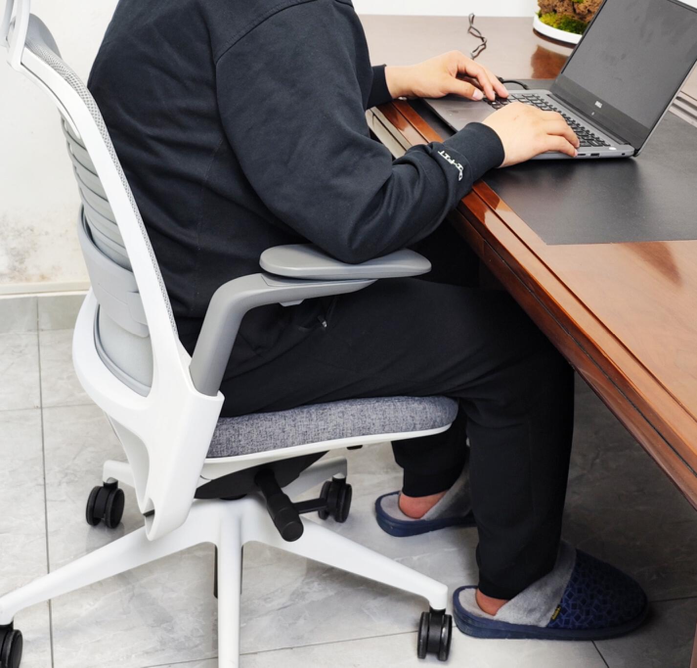 椅子推荐人体工学椅测评,适合上班族的护腰椅