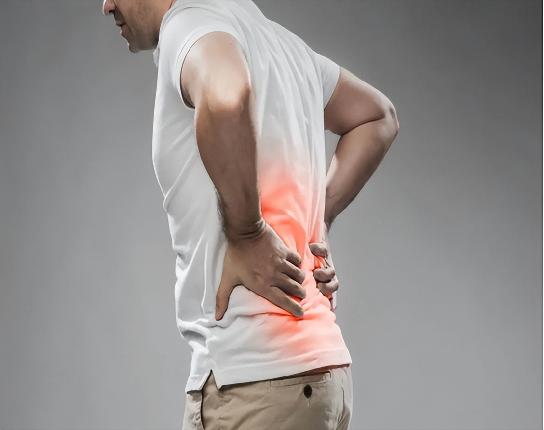 排尿很黄、异味很大？身体向你暗示的这5件事，可能与疾病有关