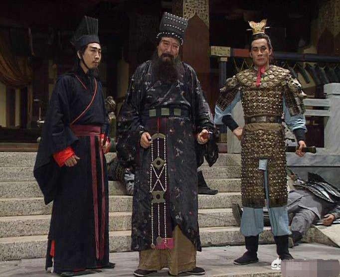 历史上的董卓是个怎样的人,正史中董卓样貌