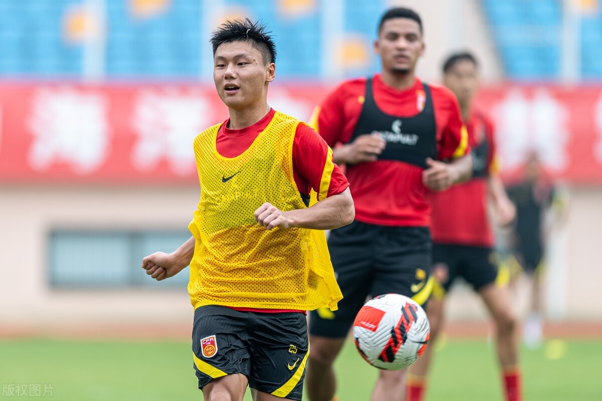 国足首发首战阵容,东亚杯蒋光太和戴伟浚