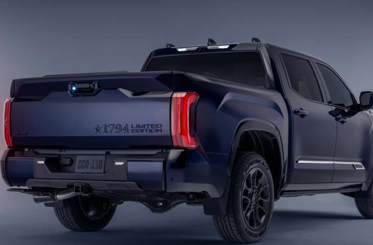 丰田塔库玛皮卡18款2.8t柴油版,丰田皮卡lc79单排双门4.2l柴油版