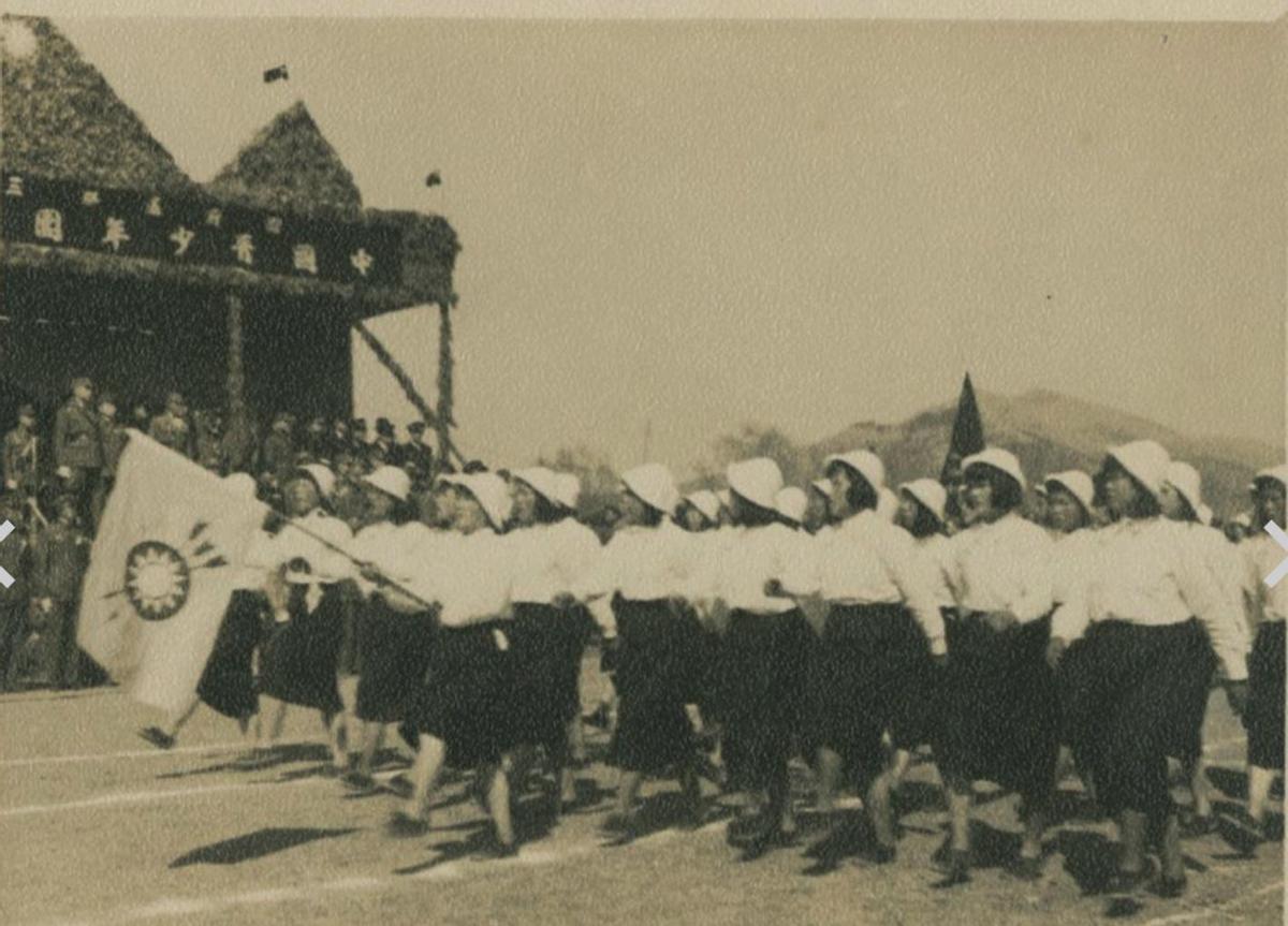 晚清小脚女子彩色老照片,晚清地主婆老照片