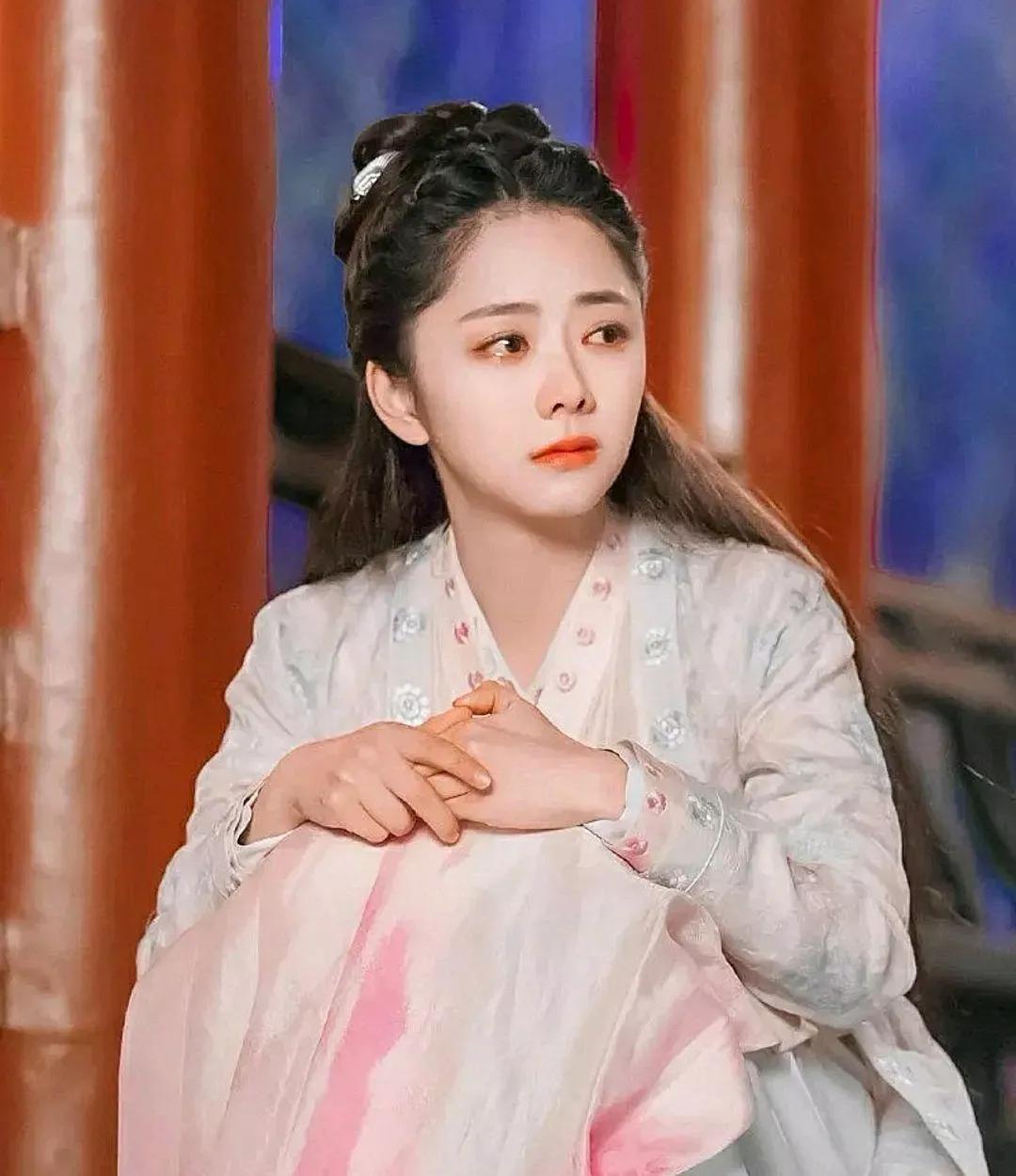 刘亦菲宋轶蓝色礼服,刘亦菲和宋轶谁更美