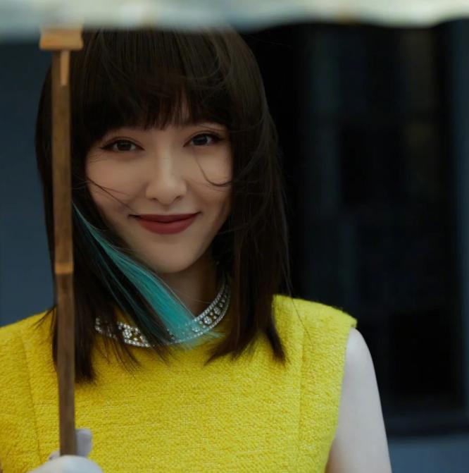 因为肩塌而红毯翻车的女明星,各个女星的红毯穿衣事故