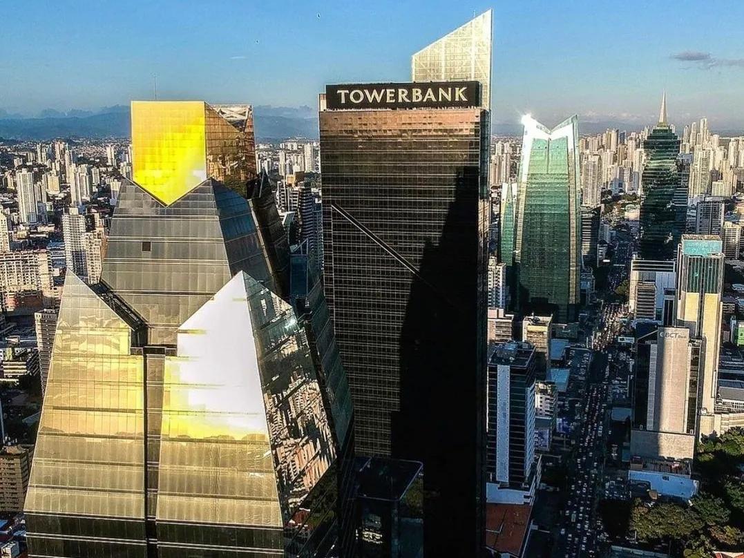 巴拿马有自己的货币吗,巴拿马华人人口多少