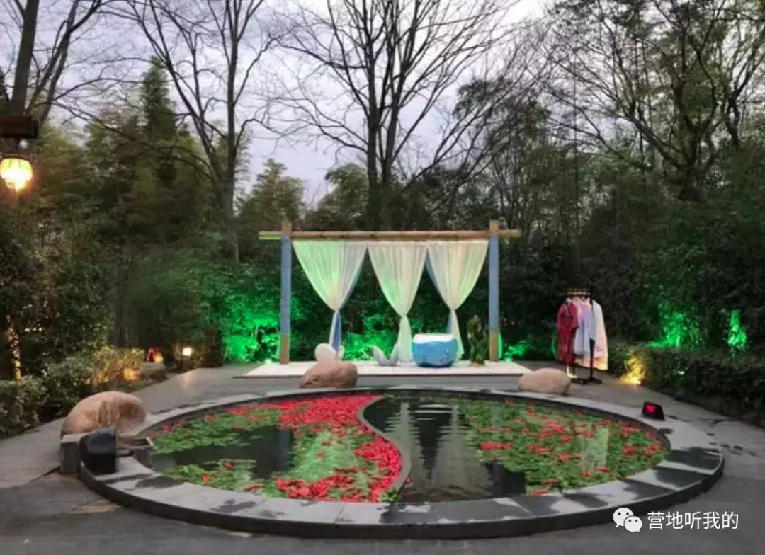 国内好看又好泡的高颜值温泉，每一个都藏着意想不到的美