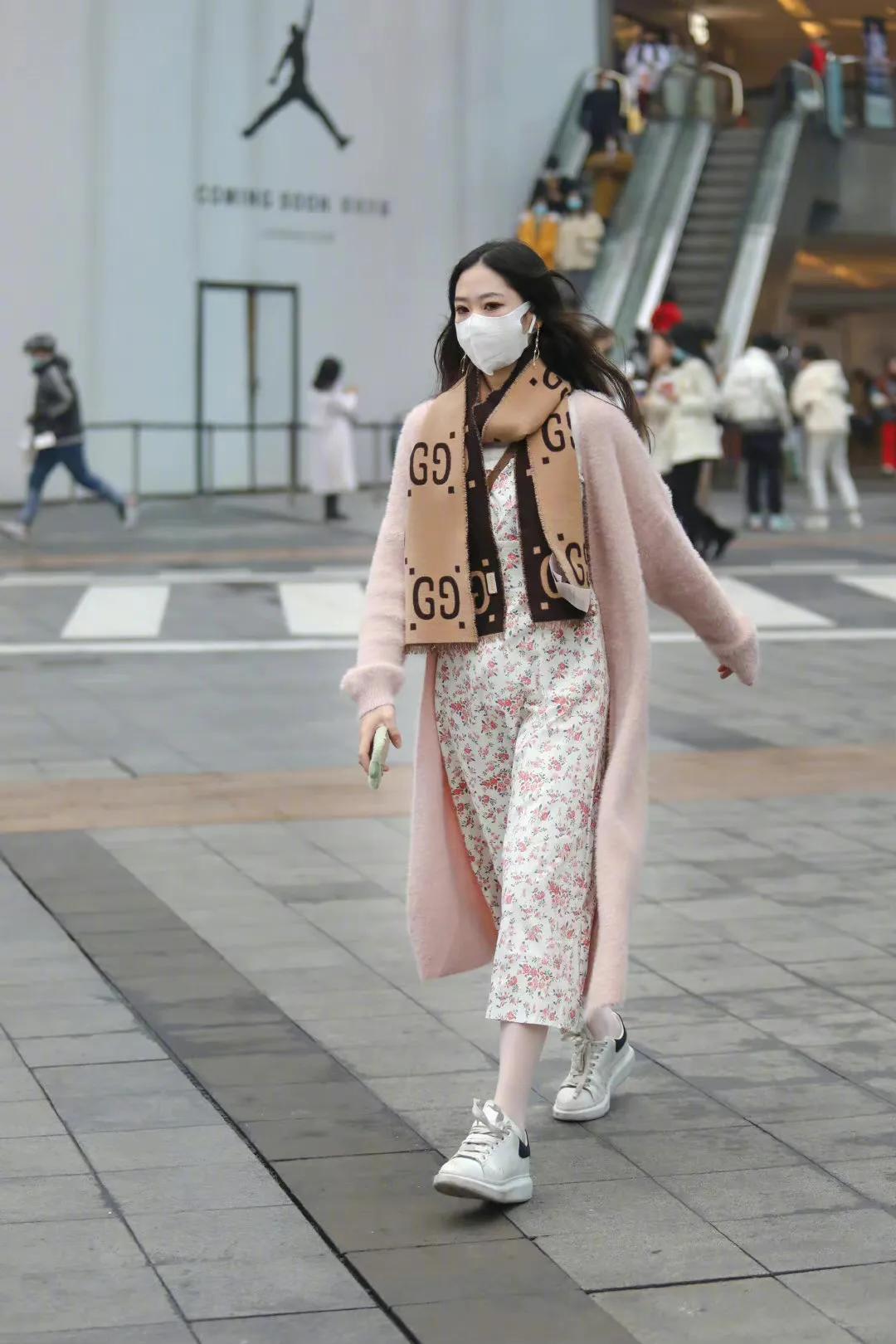 看街拍穿搭推荐,fendi围巾搭配lv