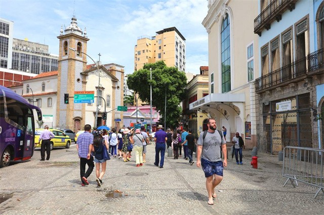 在国外乞讨的四川小伙,四川小伙在巴西回国