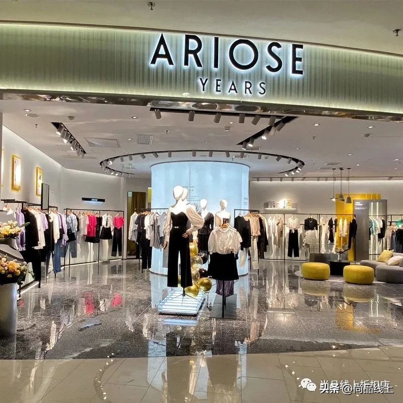 艾诺丝雅诗女装春款,艾诺丝雅诗2022冬款黑色羊绒大衣