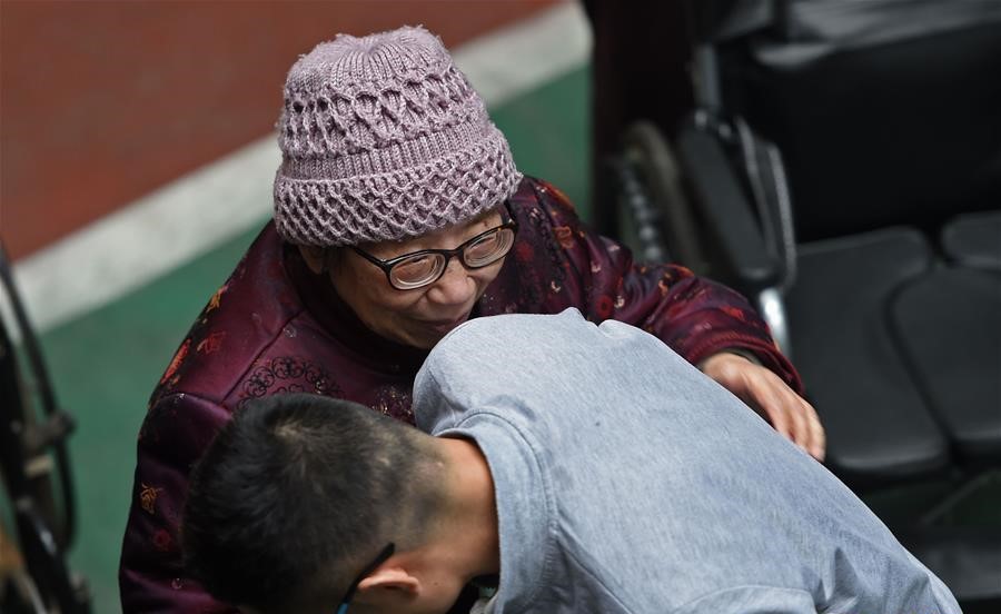 感动中国的男孩离世，7年后父亲征集“替身”，圆89岁母亲心愿