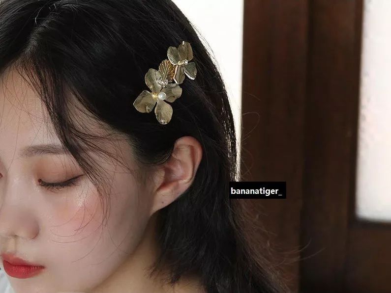 儿童用泫雅风彩色发夹怎么扎好看 (泫雅一字夹发夹佩戴方法)