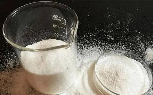 为什么工人要往水泥里加糖涨知识,建筑工人为何水泥里面加白糖