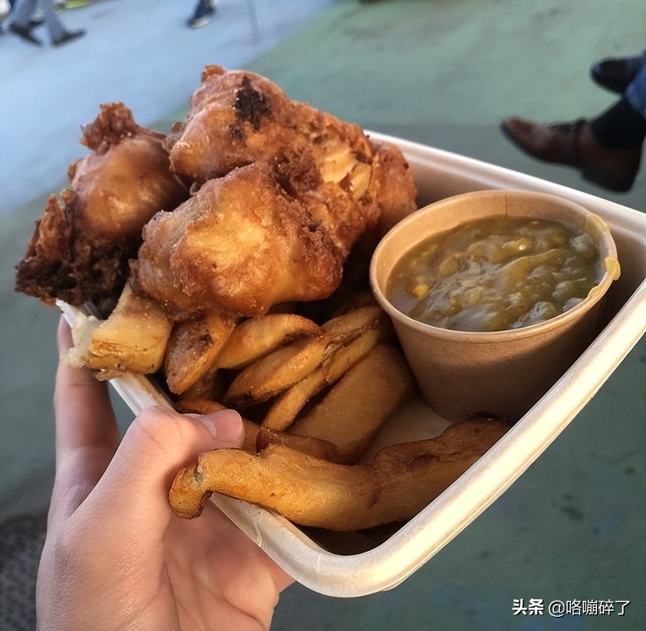 在球场吃美食,吃美食看球赛的地方