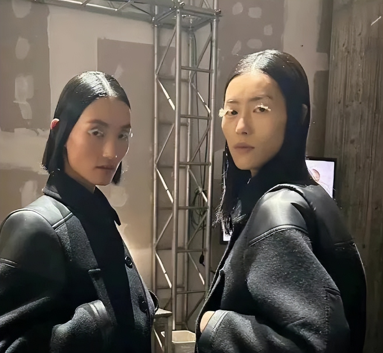 刘雯穿大翅膀走秀视频,刘雯贺聪维密