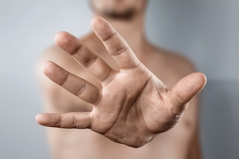 手指不小心切断了怎么办,手指不小心被切断了能接回来吗