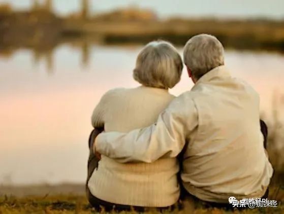 网经资讯|老人玩直播间相亲，被骗五万元