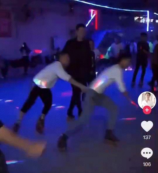 年轻时滑旱冰,滑旱冰不仅仅是年轻人的事