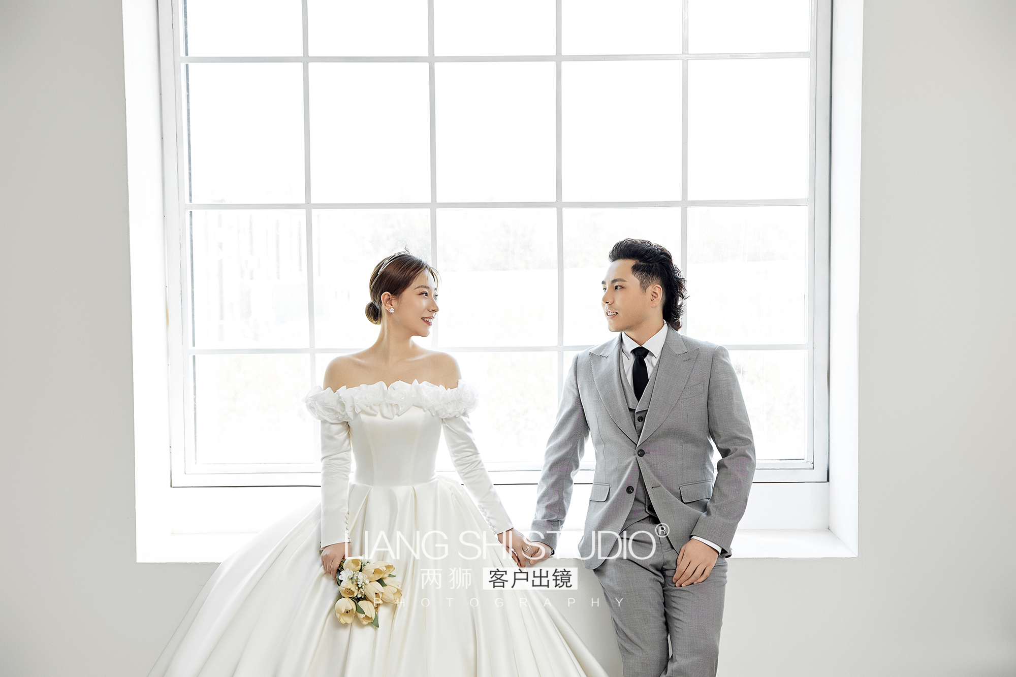 复古婚纱照现代婚纱照,分享一组室内韩式简约婚纱照