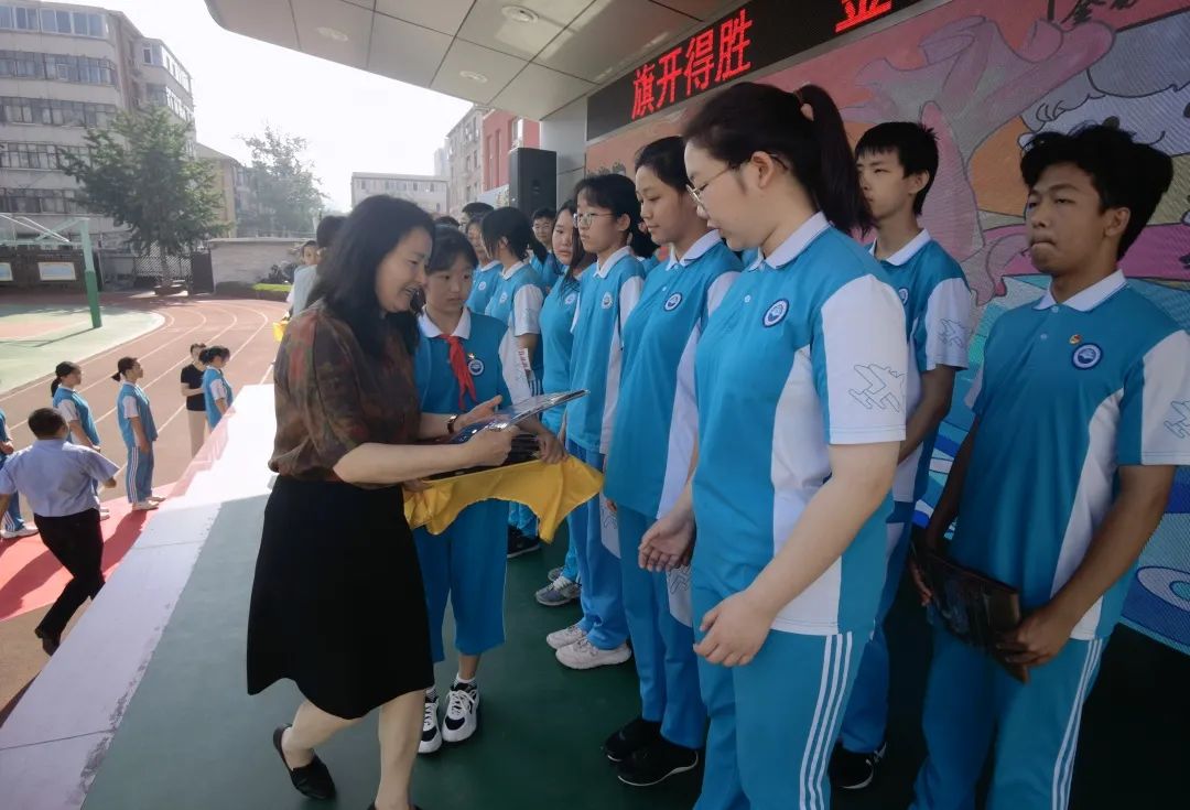 九年磨剑酬壮志百日冲刺战中考,九年寒窗奋力拼搏冲刺中考